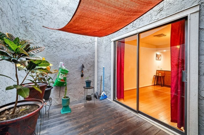 Building Photo - 3200 S Gessner Rd