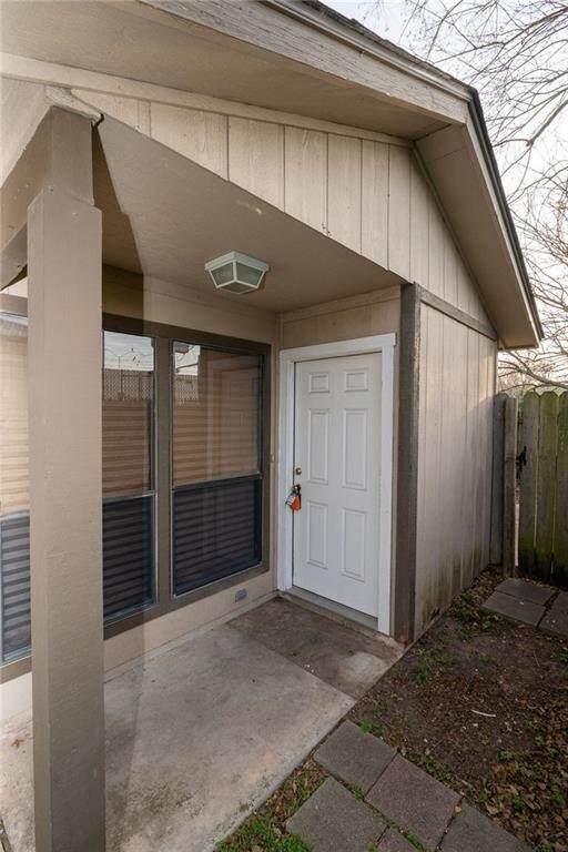 Building Photo - 318 W William Cannon Dr