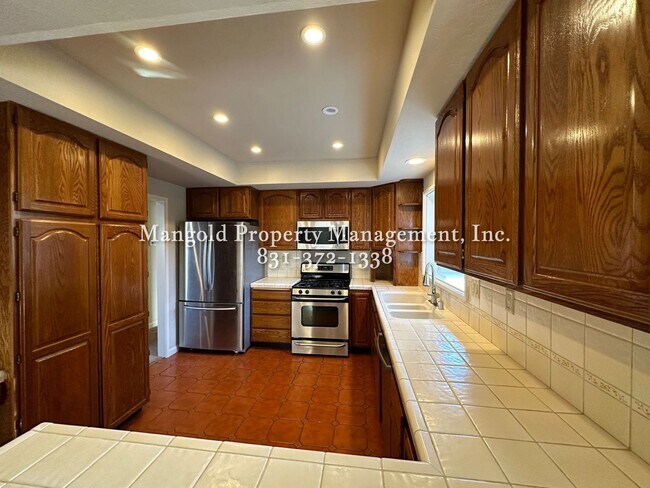 Foto del edificio - 1126 Sunnyhill Ct