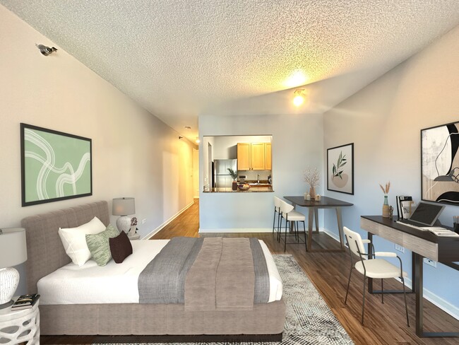 Building Photo - 400 N La Salle Dr