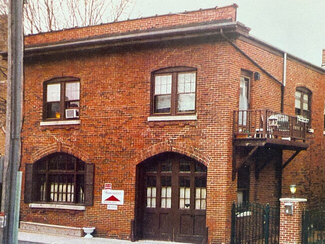 Upper east unit - 2052 N Summit Ave