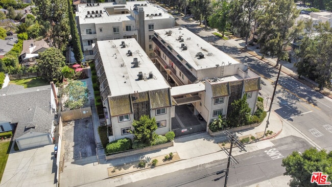 Foto del edificio - 4660 Coldwater Canyon Ave