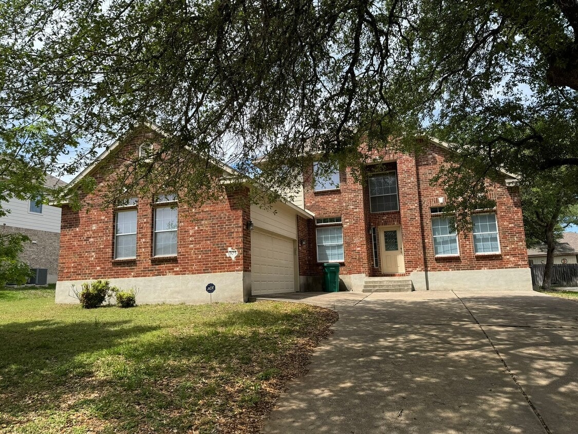 Primary Photo - Beautiful 2 Story 4 Bdrm 2.5 Bath With a Loft