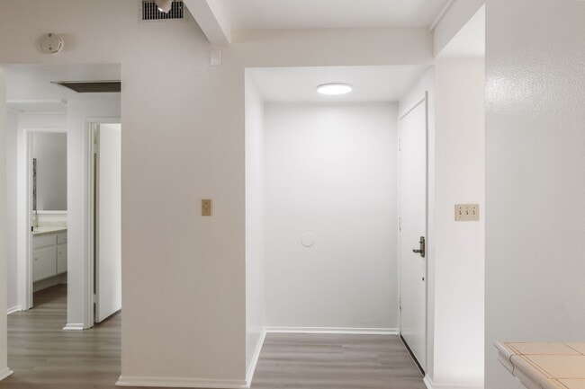 Foto del edificio - Gated Anaheim 3 Bedroom Home | Attached 2-Car Garage | Central A/C
