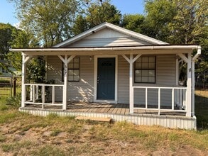 Building Photo - 617 W Old US Hwy 80