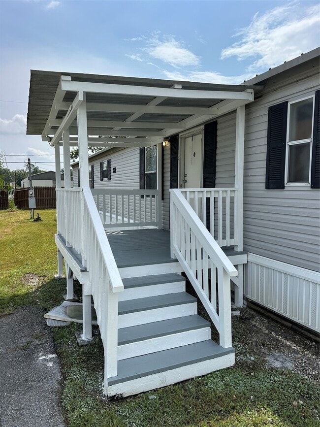 Building Photo - 2021 N Battlebell Rd
