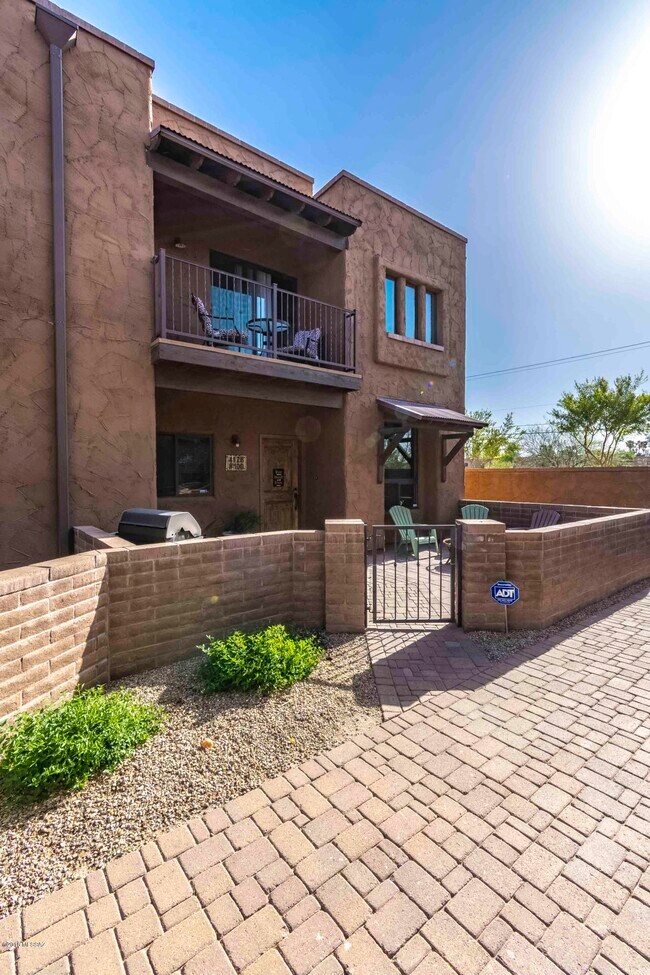 Photo - 4128 N Thurston Ln Townhome