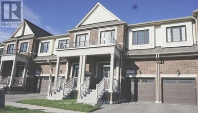 Building Photo - 26 Louise Cres