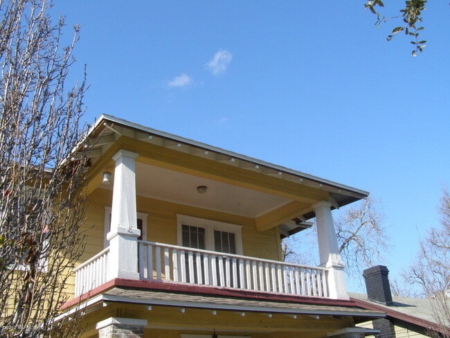 Building Photo - 829 Goodwin St