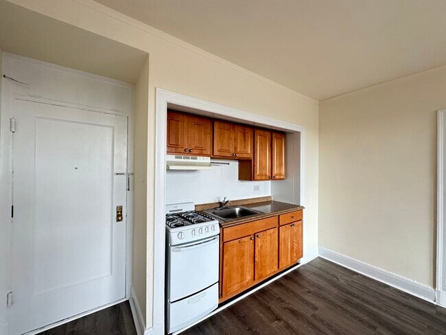 Foto del edificio - 3335 W Diversey Ave