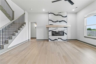 Building Photo - 930 Trestle Ln