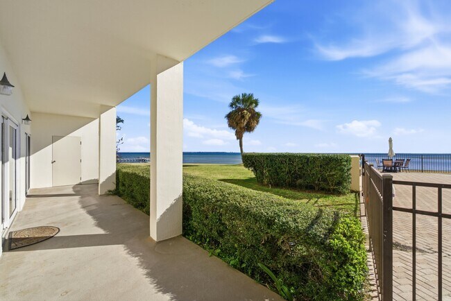 Foto del edificio - 615 Bayshore Dr