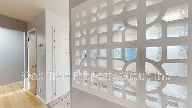 Foto del edificio - 2858–2860 Brookdale Ave