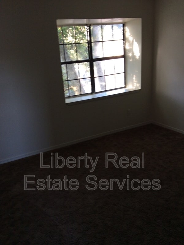 Foto del edificio - 814 Lesa St