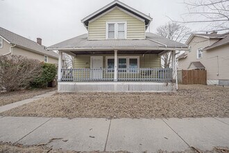 Building Photo - 814 22nd Ave