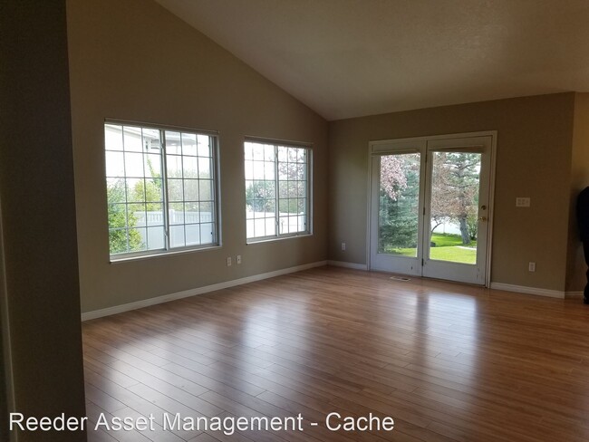 Building Photo - 4 br, 3.5 bath House - 1274 Orchard Heights