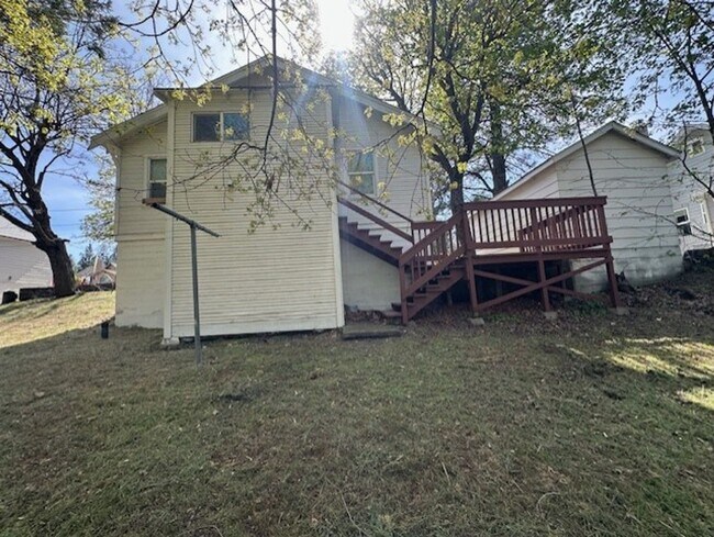 Foto del edificio - House on Weed Blvd - Residential OR Commercial!