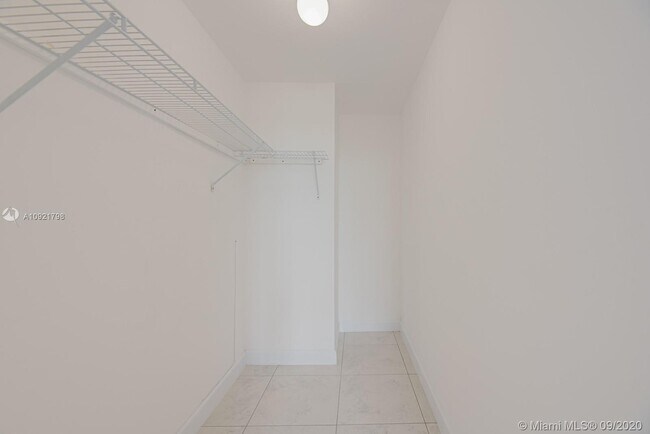 Building Photo - 101 SW 36th Ct