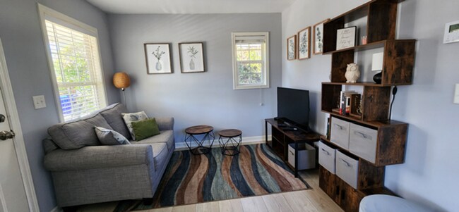 Building Photo - Downtown Greenville a fully Furnished house