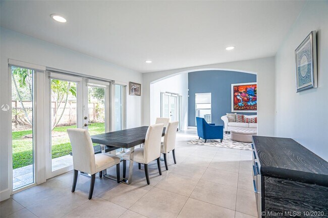 Building Photo - 6619 Mimosa Ct
