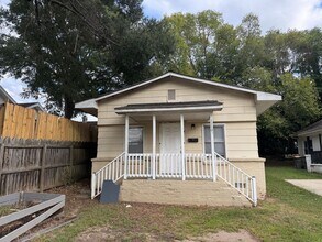 Building Photo - 1110 N Juniper Ave