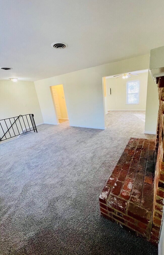 Building Photo - 1701 Taft Pl