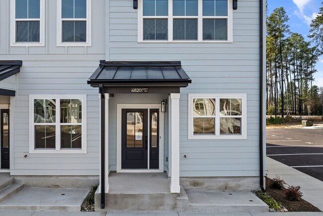 Building Photo - Newly Built 4BD, 3.5BA End-Unit Raleigh To...