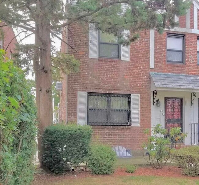 Foto del edificio - 8232 165th St