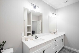 Building Photo - 2101 Reinke Rd