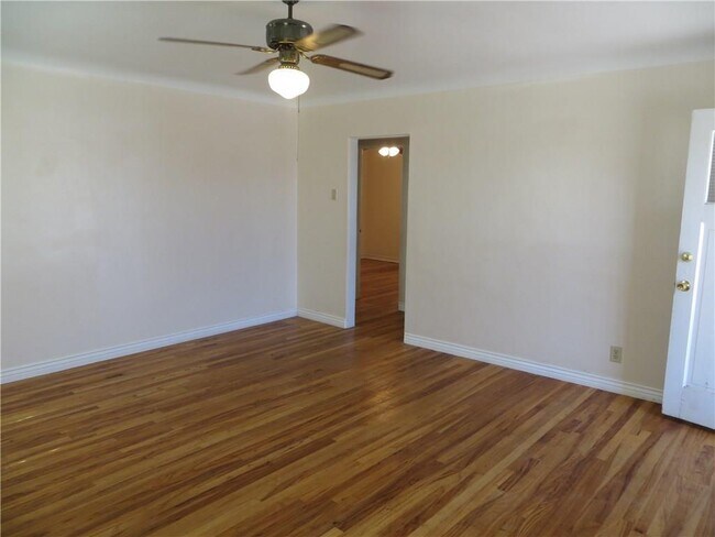Foto del edificio - 3325 Monroe Ave