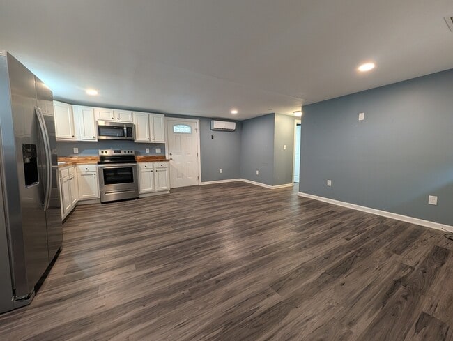 Building Photo - 426 S Broad St