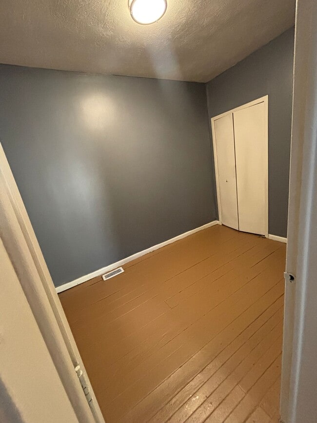 Building Photo - 3206 W 71st St