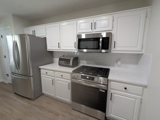 New oven and microwave - 60 Riverside Pky