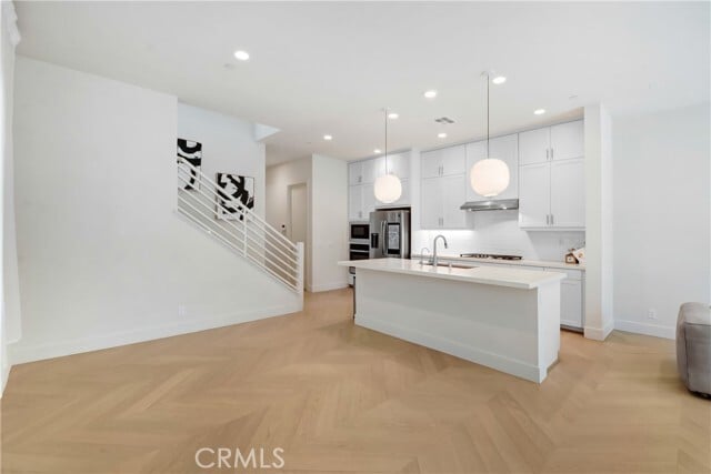 Building Photo - 181 Novel