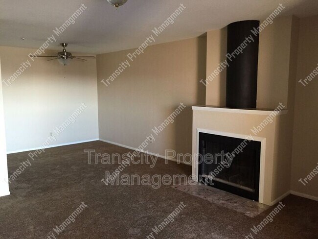 Foto del edificio - 1340 N Recker Rd