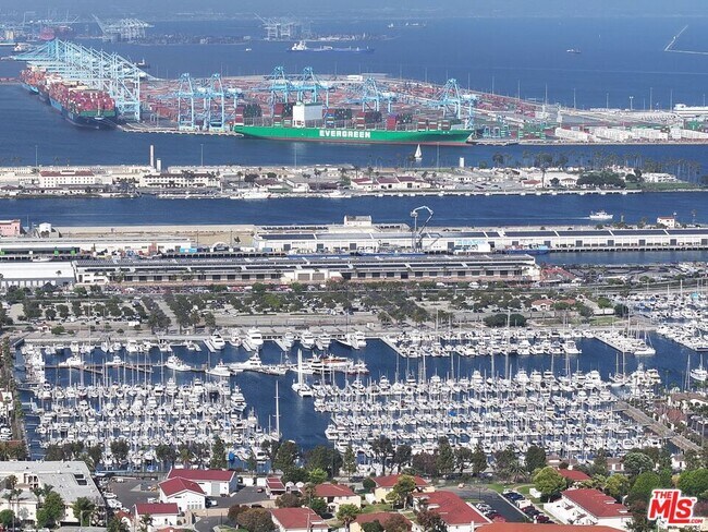 Foto del edificio - 776 W 25th St