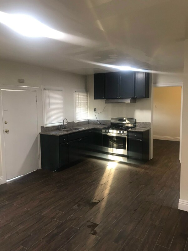 Foto del edificio - 832 E 20th St