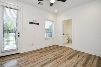 Building Photo - 2404 Hadley St