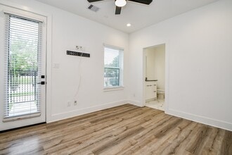 Building Photo - 2404 Hadley St
