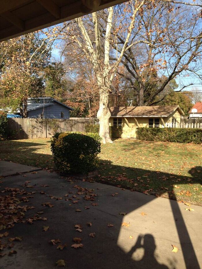 Foto del edificio - Updated 3 Bedroom 1.5 Bathroom Home in Desirable Arden Park!