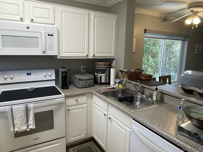 Building Photo - 7565 Charmant Dr