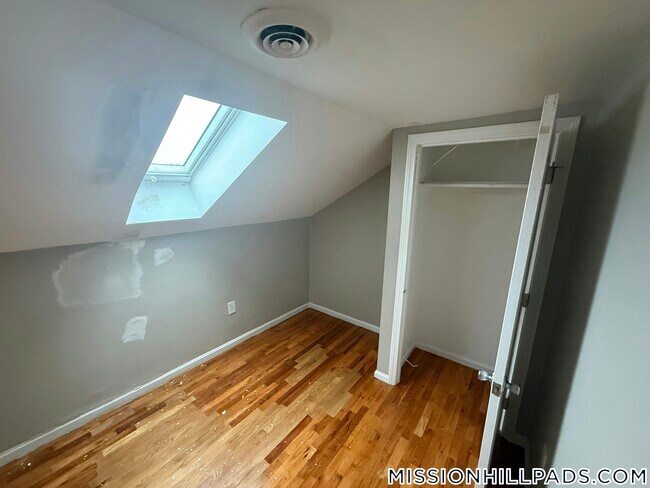 Building Photo - 38 Forest St