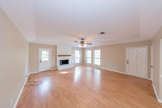 Building Photo - 1810 Greentree Dr
