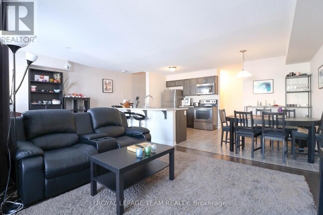 Building Photo - 514 Radiant Private