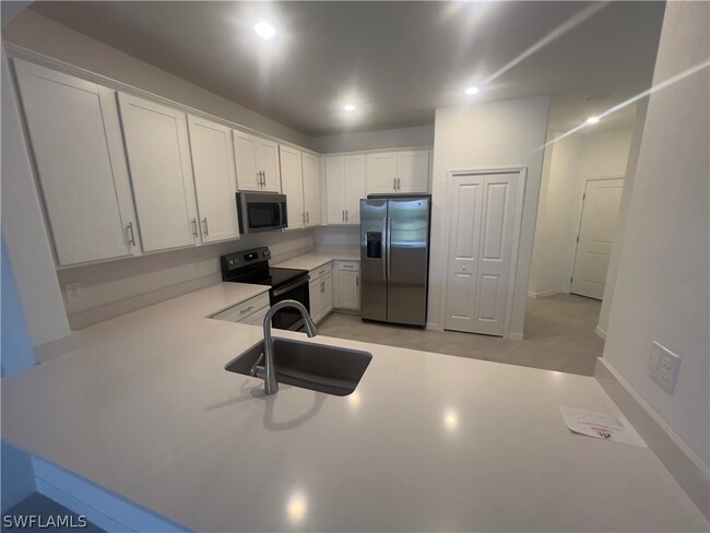Building Photo - 2220 Dragonfruit Wy