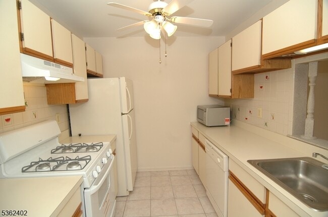 Building Photo - 214 Stratford Pl
