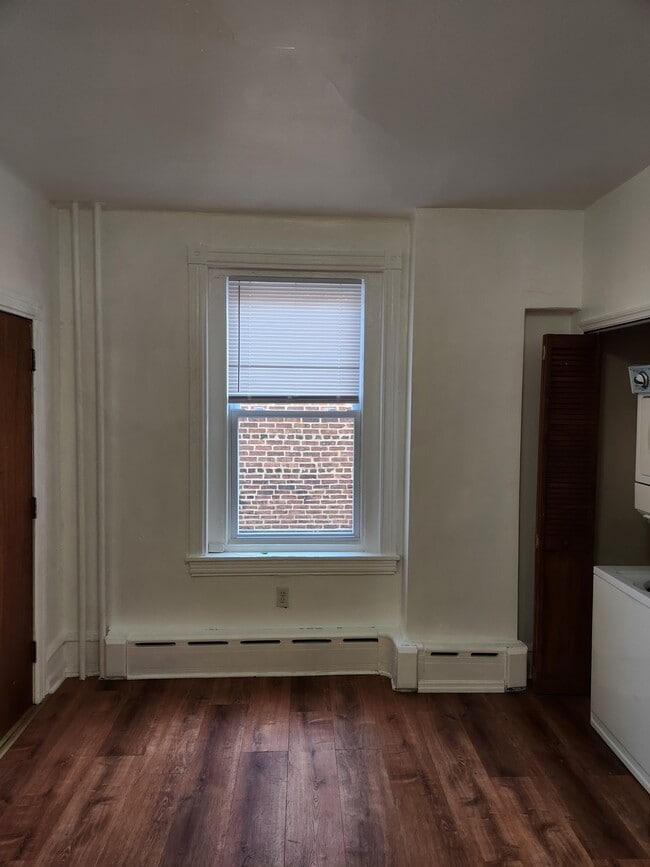Foto del edificio - 4529 Springfield Ave