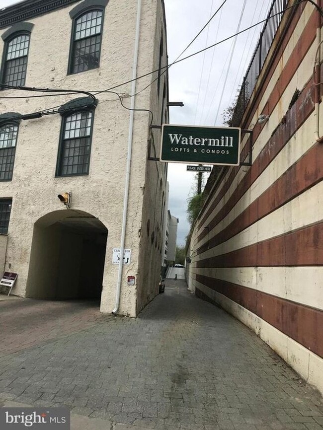 Building Photo - Live the Manayunk lifestyle you’ve been dreaming about — steps from Main Street, minutes from Cen...