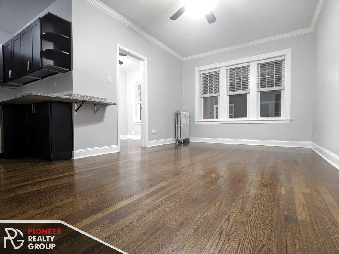 Primary Photo - 6116 N Winthrop Ave