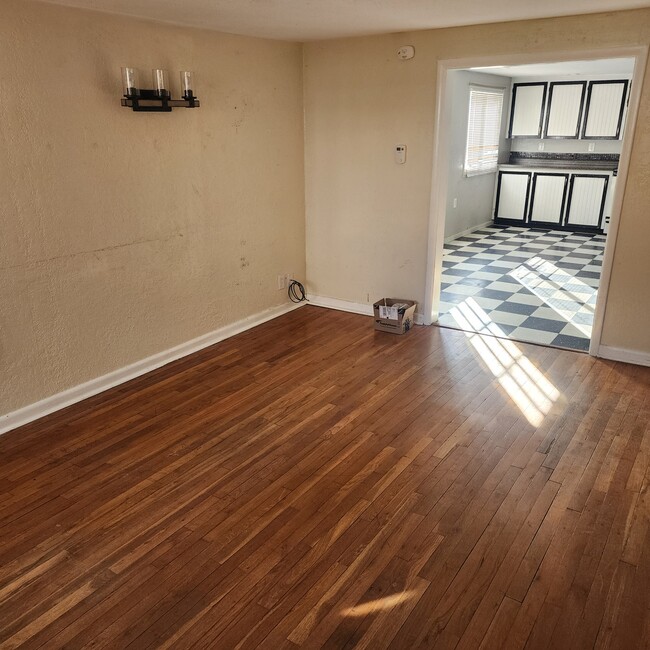 Building Photo - 1425 Pinyon Ave